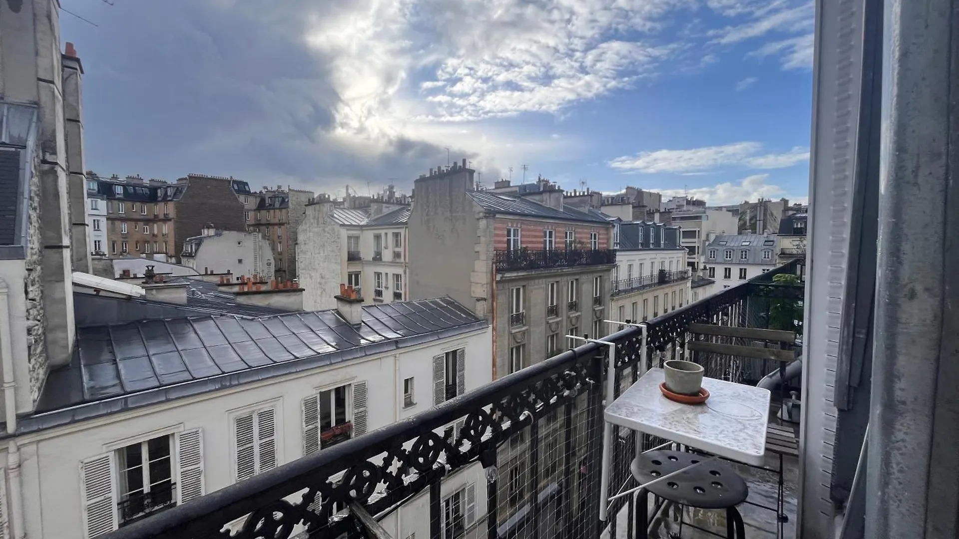 Anna In Paris Apartment